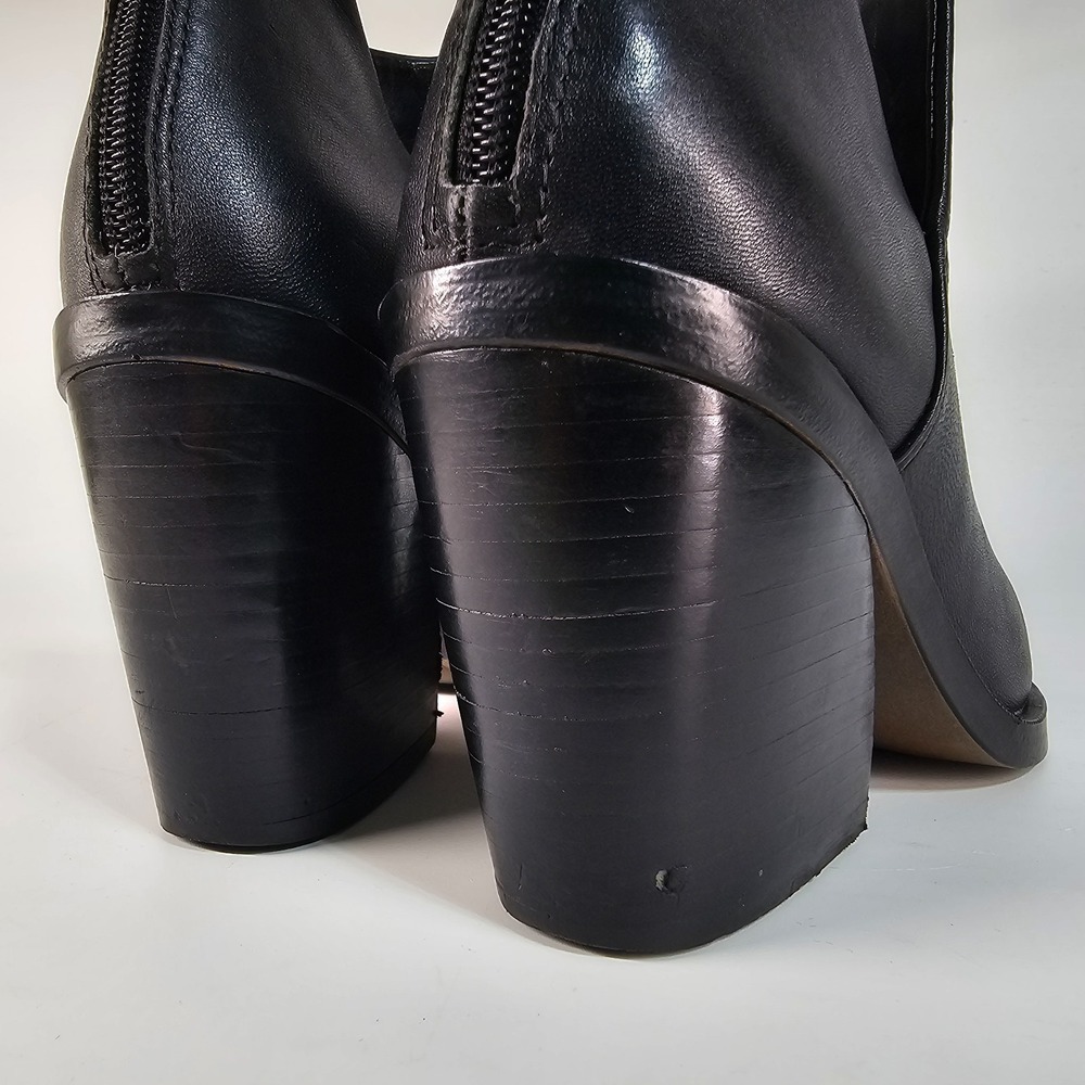Vince Camuto Gigietta Booties Women's 8 Pointy Block Heel V Notch Casual Leather - Picture 8 of 14